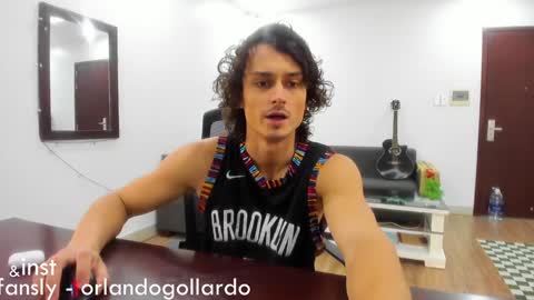 Snapshot of orlando__bloom chatting on January 12, 9:08 am Fansly and Instagram -  online show from January 12, 9:08 am