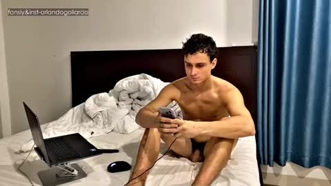 Snapshot of orlando__bloom chatting on October 15, 1:44 pm Fansly and Instagram -  online show from October 15, 1:44 pm