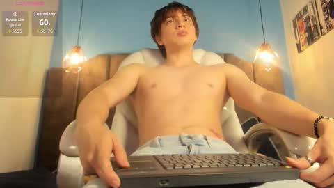 Snapshot of oscar_fox_ chatting on February 16, 2:51 am Oscar online show from February 16, 2:51 am