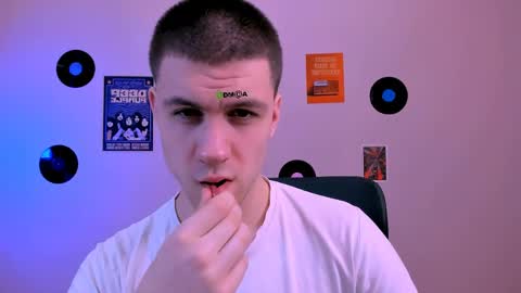 Snapshot of oscar_rage chatting on May 19, 8:42 am oscar_rage online show from May 19, 8:42 am