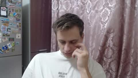 Snapshot of oscar_sssky chatting on December 20, 8:38 pm Oscar online show from December 20, 8:38 pm
