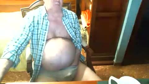 Snapshot of oscarw chatting on December 10, 4:49 pm Oscar online show from December 10, 4:49 pm