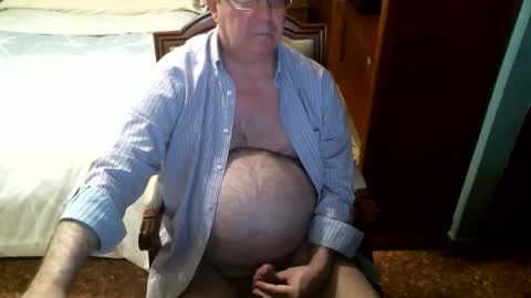 Snapshot of oscarw chatting on December 17, 4:35 pm Oscar online show from December 17, 4:35 pm