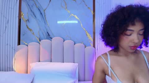 Oshun  online show from February 4, 11:49 am