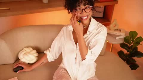 Oshun  online show from May 30, 10:51 pm