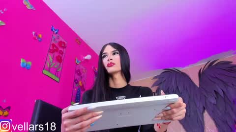 Snapshot of osiris_doll chatting on January 2, 5:39 pm vella online show from January 2, 5:39 pm