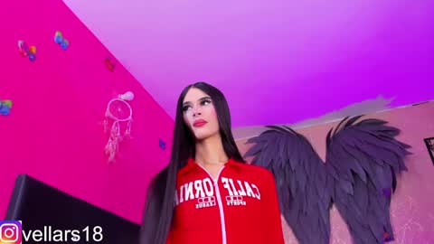 Snapshot of osiris_doll chatting on February 2, 8:08 pm vella online show from February 2, 8:08 pm