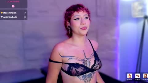 Snapshot of osiriss_ chatting on May 7, 10:26 pm Osiriss online show from May 7, 10:26 pm