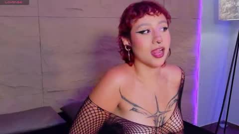 Snapshot of osiriss_ chatting on May 21, 10:17 pm Osiriss online show from May 21, 10:17 pm