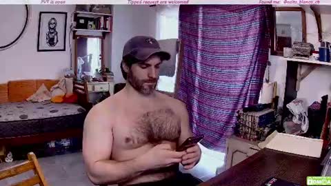 Snapshot of osito_blanco chatting on August 4, 5:48 pm Osito Blanco online show from August 4, 5:48 pm