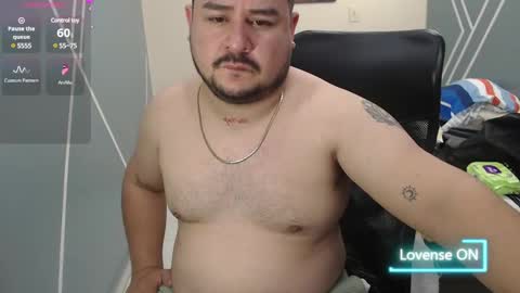 Snapshot of oso_gael chatting on January 25, 6:13 pm Bear Gael online show from January 25, 6:13 pm