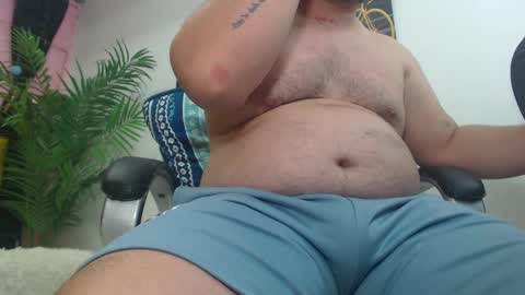 Snapshot of oso_gael chatting on February 25, 8:51 pm Bear Gael online show from February 25, 8:51 pm