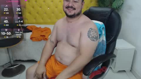 Snapshot of oso_gael chatting on March 7, 5:49 pm Bear Gael online show from March 7, 5:49 pm