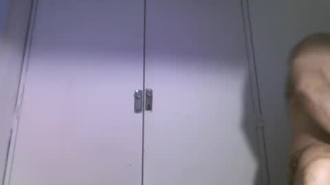 Snapshot of osolicencioso chatting on May 31, 8:43 pm Oso Licencioso online show from May 31, 8:43 pm