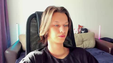 Snapshot of ostin_meoww chatting on April 22, 10:28 am Ostin online show from April 22, 10:28 am
