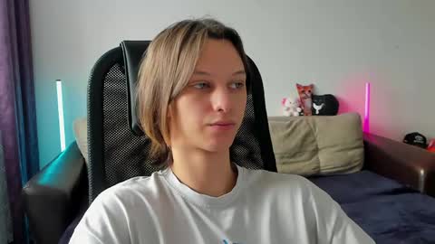 Snapshot of ostin_meoww chatting on May 7, 5:24 am Ostin online show from May 7, 5:24 am