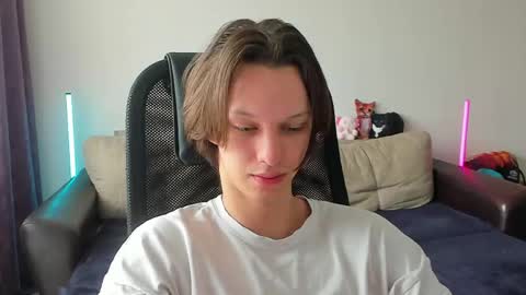 Snapshot of ostin_meoww chatting on May 18, 9:59 am Ostin online show from May 18, 9:59 am