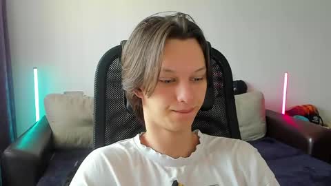Snapshot of ostin_meoww chatting on May 19, 8:09 am Ostin online show from May 19, 8:09 am