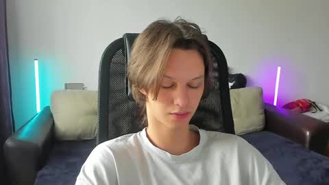 Snapshot of ostin_meoww chatting on May 31, 7:37 am Ostin online show from May 31, 7:37 am