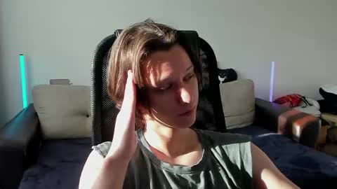 Snapshot of ostin_meoww chatting on June 4, 1:17 pm Ostin online show from June 4, 1:17 pm
