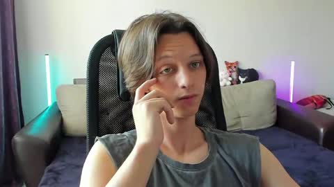 Snapshot of ostin_meoww chatting on June 5, 9:04 am Ostin online show from June 5, 9:04 am