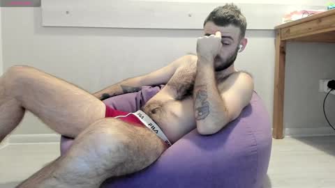 Snapshot of otishairy chatting on December 5, 2:42 am Otis online show from December 5, 2:42 am