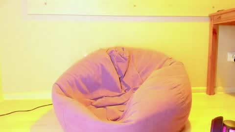 Snapshot of otishairy chatting on December 14, 9:24 pm Otis online show from December 14, 9:24 pm