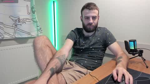 Snapshot of otishairy chatting on December 24, 2:32 am Otis online show from December 24, 2:32 am