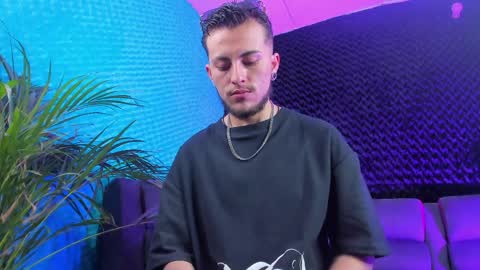 Snapshot of otter_wet chatting on April 1, 2:45 am otter_wet online show from April 1, 2:45 am