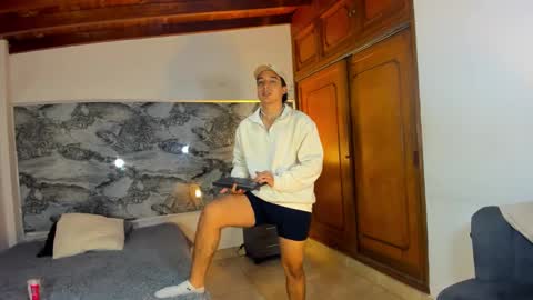 Snapshot of otto_andrew chatting on February 23, 9:01 pm Otto Andrew online show from February 23, 9:01 pm