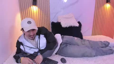 Otto Andrew online show from April 14, 4:07 am