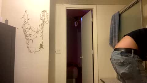 Snapshot of outlawdick226622 chatting on April 21, 10:54 am outlawdick226622 online show from April 21, 10:54 am