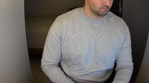 Snapshot of outside1991 chatting on December 31, 12:11 am outside1991 online show from December 31, 12:11 am