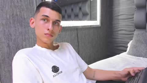 owen_stone1 online show from February 21, 4:29 am