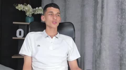 owen_stone1 online show from February 25, 5:41 am