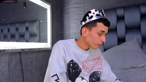 owen_stone1 online show from March 8, 2:40 pm