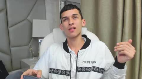 owen_stone1 online show from March 11, 11:23 am