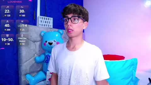 Owen  Independent model  online show from December 7, 7:38 am