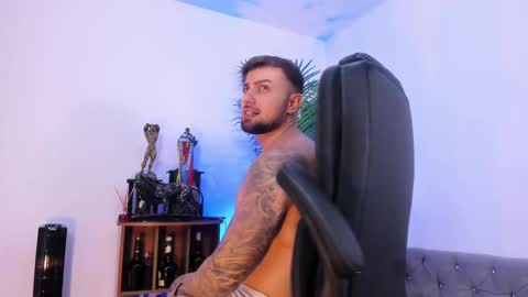 Maximus Owen online show from October 13, 11:27 pm