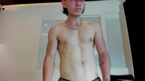 Snapshot of owenn_17 chatting on October 10, 4:00 am owwn online show from October 10, 4:00 am