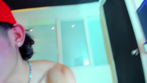 Snapshot of owenn_17 chatting on October 17, 5:32 am owwn online show from October 17, 5:32 am