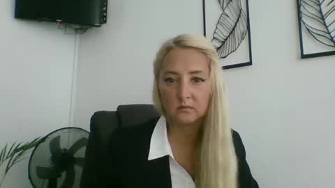oxifoxi online show from October 18, 6:05 am