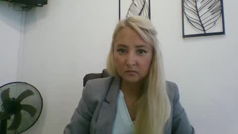 oxifoxi online show from October 19, 6:03 am
