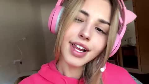 Snapshot of ozellagranville chatting on February 1, 10:25 am Eva online show from February 1, 10:25 am