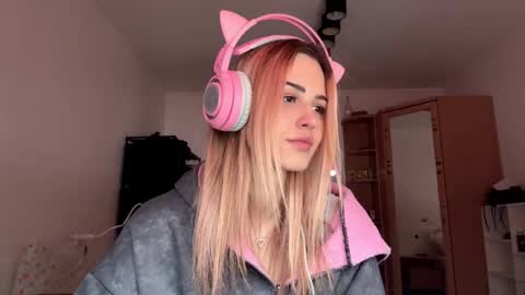 Snapshot of ozellagranville chatting on February 10, 7:34 am Eva online show from February 10, 7:34 am