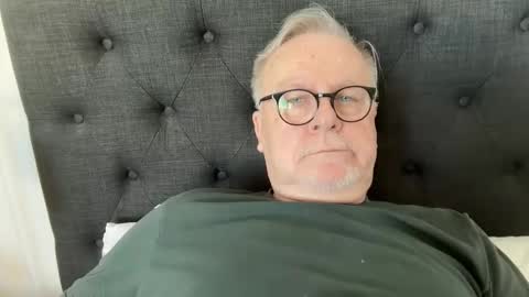 ozhairybearxxxx online show from September 15, 4:12 am