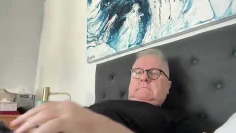 Snapshot of ozhairybearxxxx chatting on April 15, 4:30 am ozhairybearxxxx online show from April 15, 4:30 am