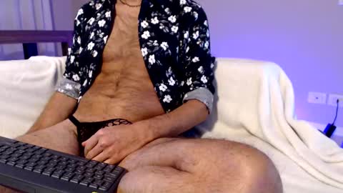 Snapshot of p_h_i_l chatting on January 16, 3:46 pm Fede online show from January 16, 3:46 pm