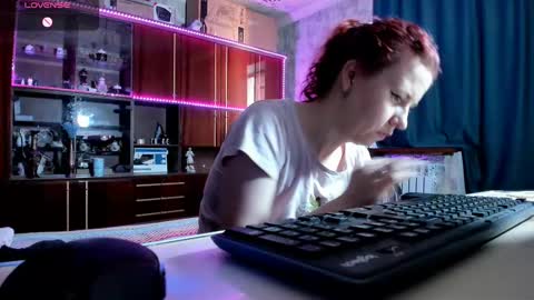 Ella online show from March 10, 7:53 am