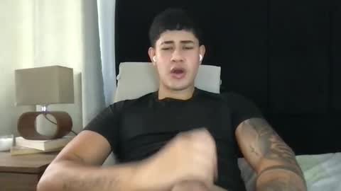 Javi    online show from February 21, 9:43 pm